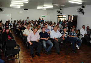 Agajan Der Bedrossian se dirigiu aos presentes, agradecendo o carinho e a confiança depositadas