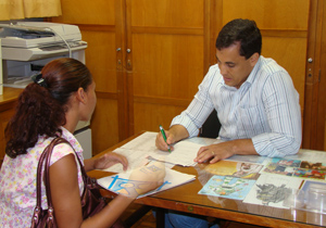 Prefeito atende a população