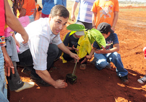 Plantio visa recuperação da mata ciliar do distrito de Maravilha