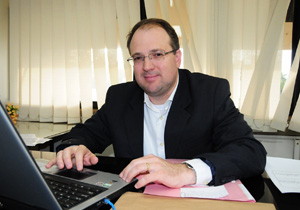 Procurador lançou livro com pesquisa de mestrado