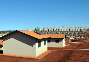 População recebe moradias do Residencial Vista Bela