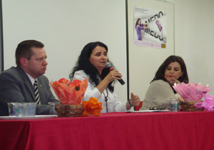 Mulher comemora sucesso da programação Maria da Penha