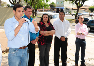 Prefeito entrega obras de recape na Arthur Thomas