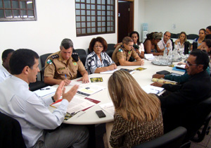 A próxima reunião será no dia 23 de abril para discutir como será a capacitação dos profissionais da área de segurança