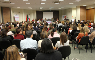 Durante a abertura do Simpósio de Aleitamento, secretário de Saúde anunciou envio de projeto de lei que amplia período de amamentação para servidoras municipais