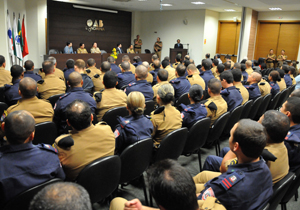 O objetivo do curso de polícia comunitária foi capacitar 40 guardas municipais e 39 policiais militares que atuarão nas questões relacionadas ao programa “Crack, é possível vencer”. Eles receberam o treinamento nacional de polícia comunitária, noções de saúde pública direcionadas à área de psicologia, assistência social e psicotrópicos, policiamento, defesa pessoal, uso de arma elétrica, técnica de menor potencial ofensivo, direcionamento legal de combate e prevenção às drogas e o encaminhamento de dependentes químicos.