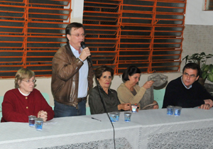 No encontro Alexandre Kireeff ouviu demandas apresentadas pelos moradores da região; participaram aproximadamente 100 pessoas