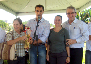 Assomar recebe, do prefeito Barbosa Neto, terreno que abriga sede  