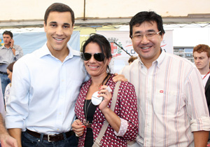 Prefeito entrega 224 apartamentos no Residencial Vista Bela