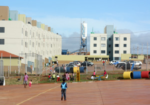 Prefeito entrega 224 apartamentos no Residencial Vista Bela Prefeito entrega 224 apartamentos no Residencial Vista Bela