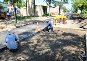 Avenida Leste-oeste ganha faixa de pedestre elevada 