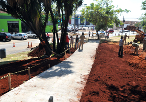 Avenida Leste-oeste ganha faixa de pedestre elevada 