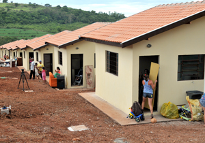 Prefeito entrega 21 casas no jardim Nova Esperança 