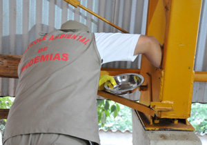 Saúde inicia inspeção contra dengue nas escolas Saúde inicia inspeção contra dengue nas escolas