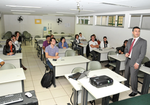 Professor Alexandre Biondo veio à Londrina para troca de experiências sobre o assunto e para ministrar a palestra “Manejo e proteção animal”