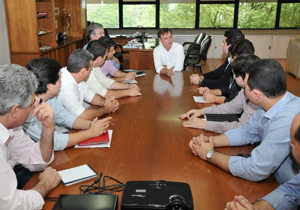 Alexandre Kireeff esteve com representantes da Câmara e aproveitou para anunciar a redução de R$ 0,10 na tarifa do transporte coletivo a partir de quarta-feira