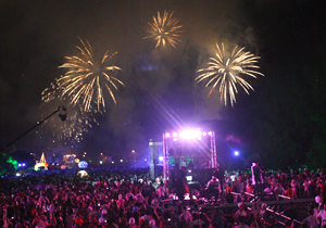 Reveillon Luz reuniu 75 mil pessoas no aterro do Igapó