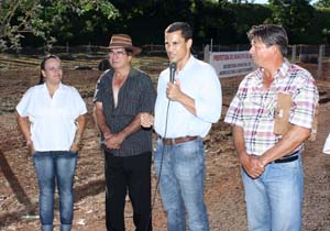 Prefeito inaugura 34ª horta no jardim Ideal