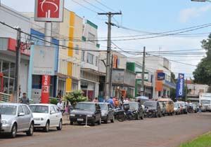 Prefeito sanciona Código de Posturas com trabalhadores do comércio