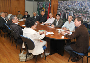 Membros da Associação estiveram no gabinete do prefeito para uma conversa na tarde de hoje