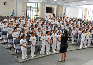 A secretária de Educação, Janet Thomas, destaca que o projeto vai além dos conhecimentos musicais. “Um projeto como esse desenvolve a formação integral do ser humano. Várias habilidades e competências são estimuladas através da música, como disciplina, concentração, além do ensino musical ter uma forte ligação com a matemática”, afirmou.