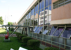 Acervo da biblioteca conta com mais de 2 mil obras; novos livros são de edições limitadas e a partir da próxima semana estarão à disposição dos londrinenses