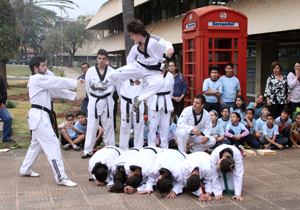 Durante a semana, Município realiza hasteamento das bandeiras às 8h, seguido de apresentações artísticas e culturais