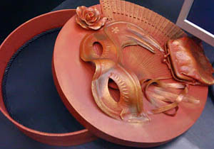 O objetivo será debater e ensinar as maneiras e técnicas para reutilizar os resíduos sólidos em atividades artísticas