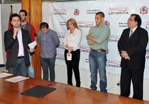 Show piromusical e três balsas na queima de fogos são novidades este ano; mais informações pelo site www.reveillondeluz.com 