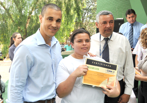 GSolenidade de formatura teve presença do prefeito;15 jovens ganharam certificado de auxiliar de informática 