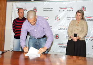 Prefeito anuncia reajuste para professores municipais