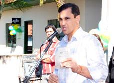 Prefeito Barbosa Neto discursa em solenidade