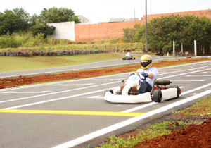 Kartódromo Luigi Borghesi recebe novo asfalto na pista