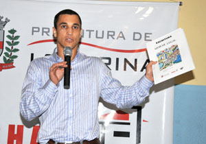 Barbosa Neto participa de entrega de  escrituras na Vila Marizia