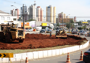 Prefeitura inicia obras na rotatória da Tiradentes