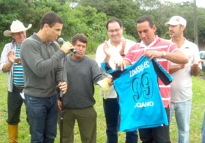 Jardim Tarobá ganhou campo de futebol Murilo Zamboni 