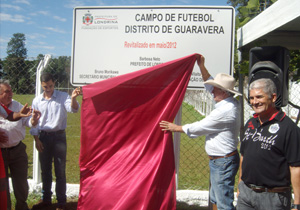 Distrito de Guaravera recebe campo de futebol reformado   