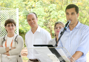 Prefeito assina ordem de serviço para melhorias em três escolas municipais 