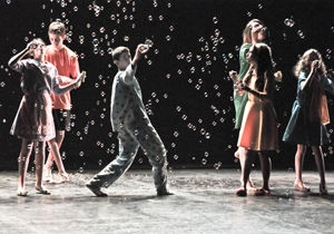 Peça teatral aborda violência doméstica Peça teatral aborda violência doméstica