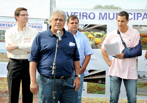 Prefeito inaugura Viveiro municipal de flores