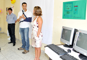 Município entrega 36 computadores ao Projovem e CFC