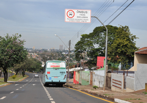 Após denúncias de uso irregular das faixas exclusivas para ônibus, a companhia vai fiscalizar avenidas da cidade Após denúncias de uso irregular das faixas exclusivas para ônibus, a companhia vai fiscalizar avenidas da cidade