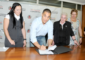 Município assina contrato com empresa que vai operacionalizar o programa no município ColetivaProjovemLJP