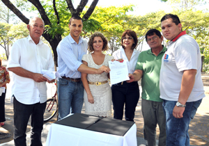 Prefeito assina ordem de serviço para novo prédio do CREAS 3 Prefeito assina ordem de serviço para novo prédio do CREAS 3