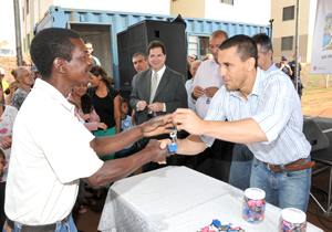 Prefeito ultrapassa mil moradias entregues à população Prefeito ultrapassa mil moradias entregues à população