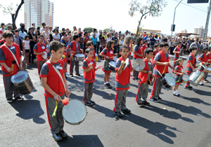 Desfile cívico reuniu cerca de 20 mil pessoas