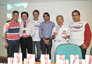 FEL homenageia atletas, voluntários e organizadores da Maratona 